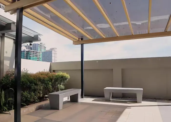 Prime Condo- Horizons 101 Apartment